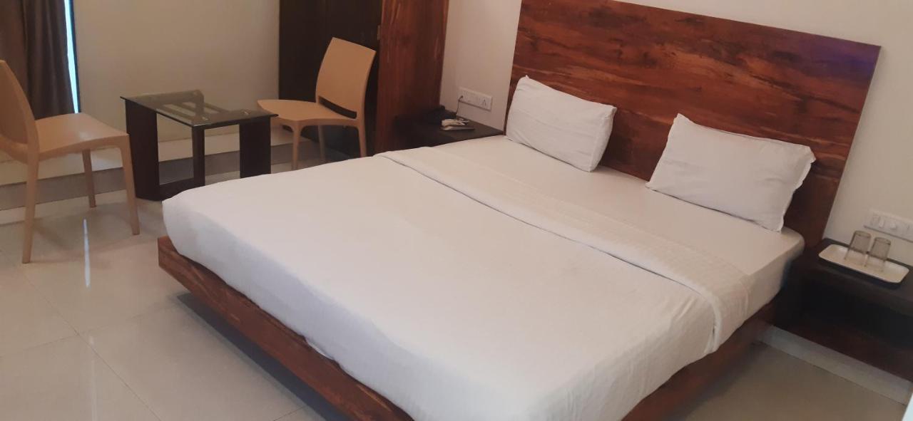 Hotel Sai Comforts Bapane Zewnętrze zdjęcie