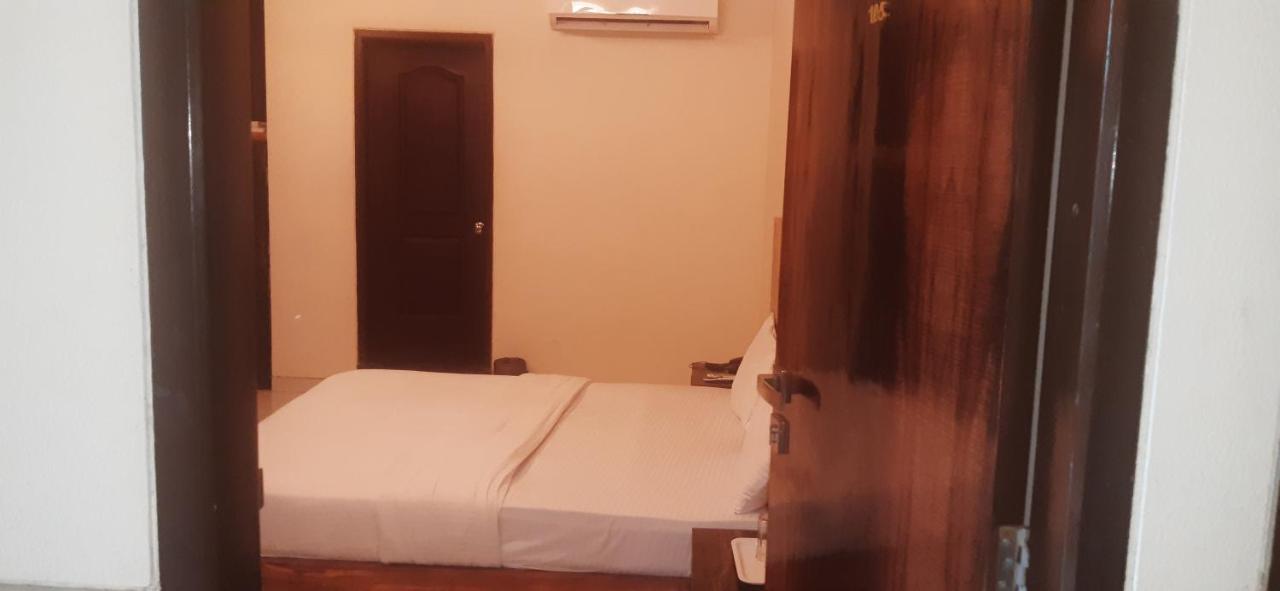 Hotel Sai Comforts Bapane Zewnętrze zdjęcie