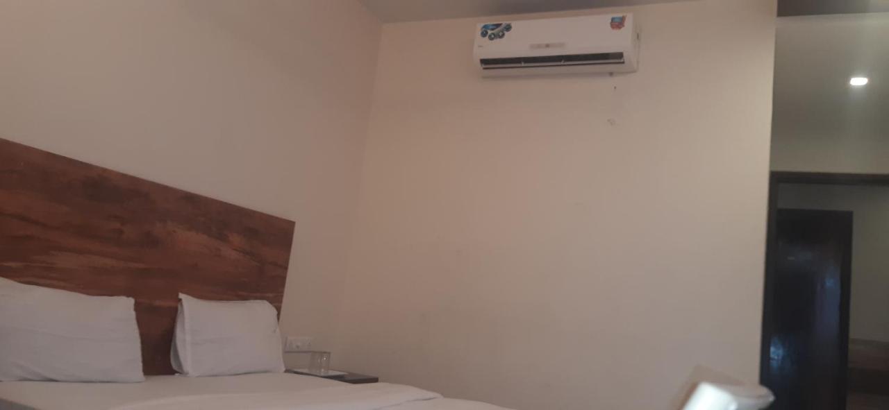 Hotel Sai Comforts Bapane Zewnętrze zdjęcie
