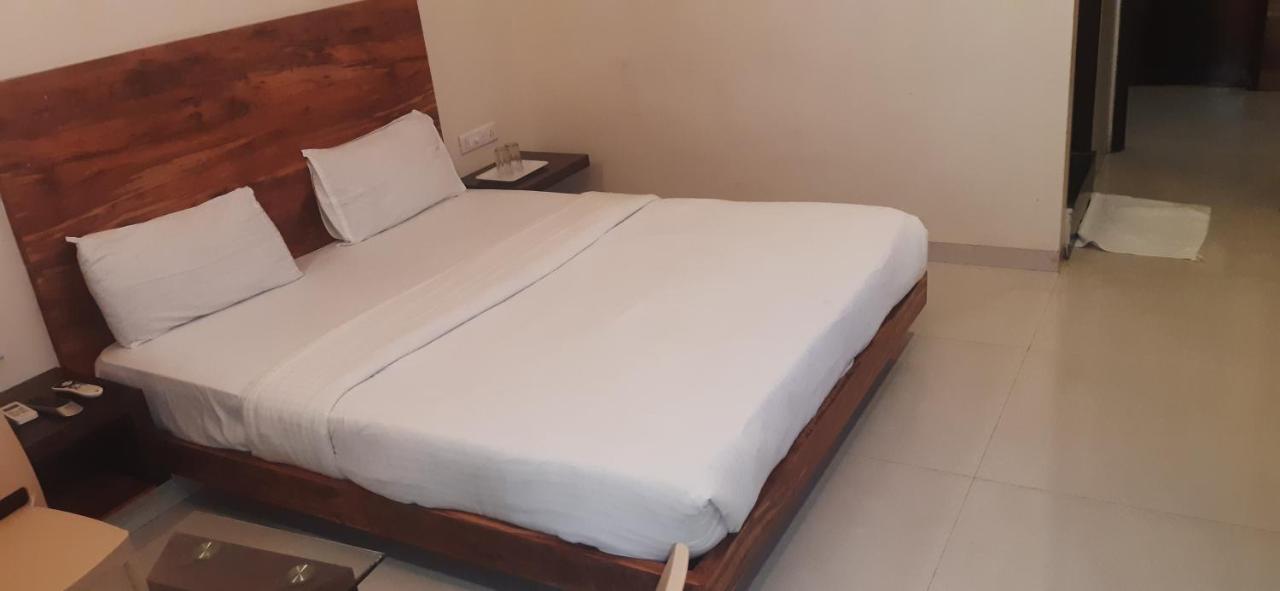 Hotel Sai Comforts Bapane Zewnętrze zdjęcie