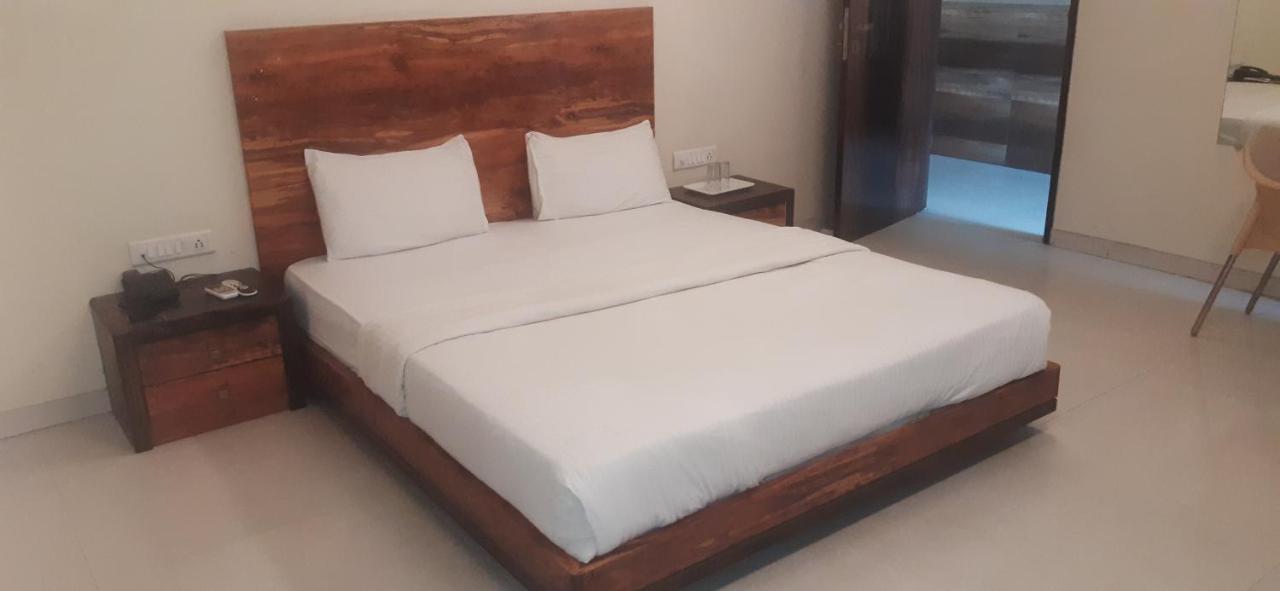 Hotel Sai Comforts Bapane Zewnętrze zdjęcie