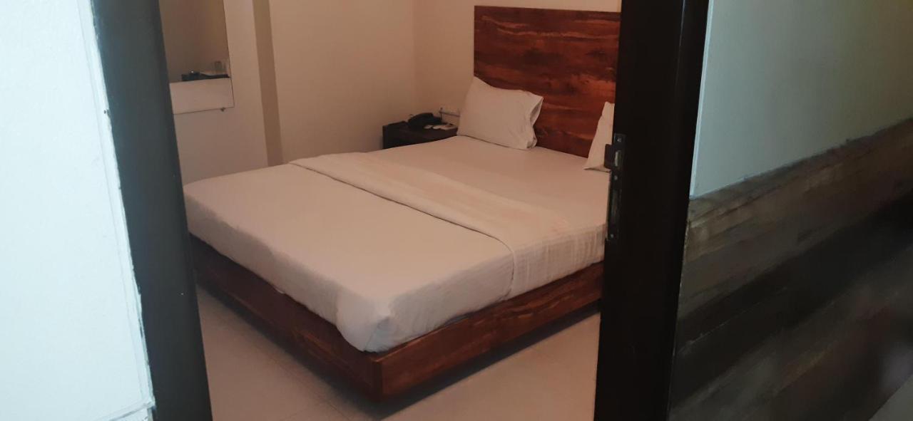 Hotel Sai Comforts Bapane Zewnętrze zdjęcie
