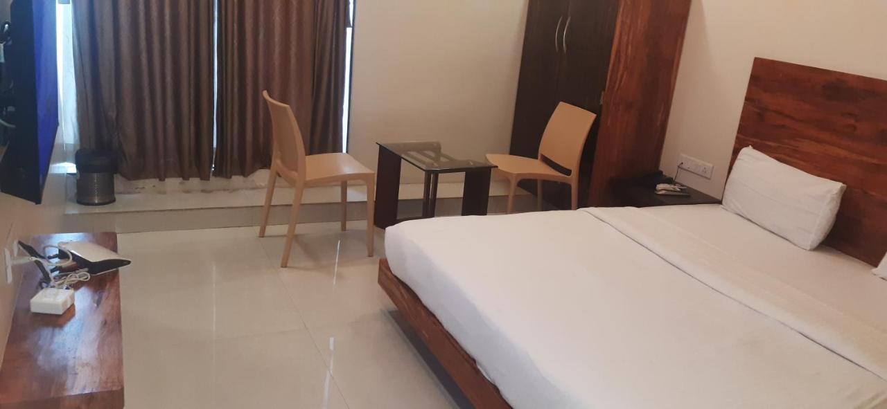 Hotel Sai Comforts Bapane Zewnętrze zdjęcie